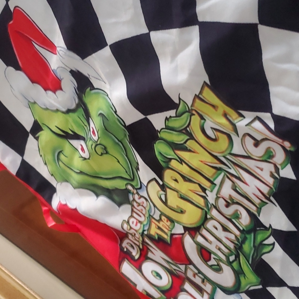 LARGE DR.SEUSS CHRISTMAS SKIRT" THE GRINCH" *
